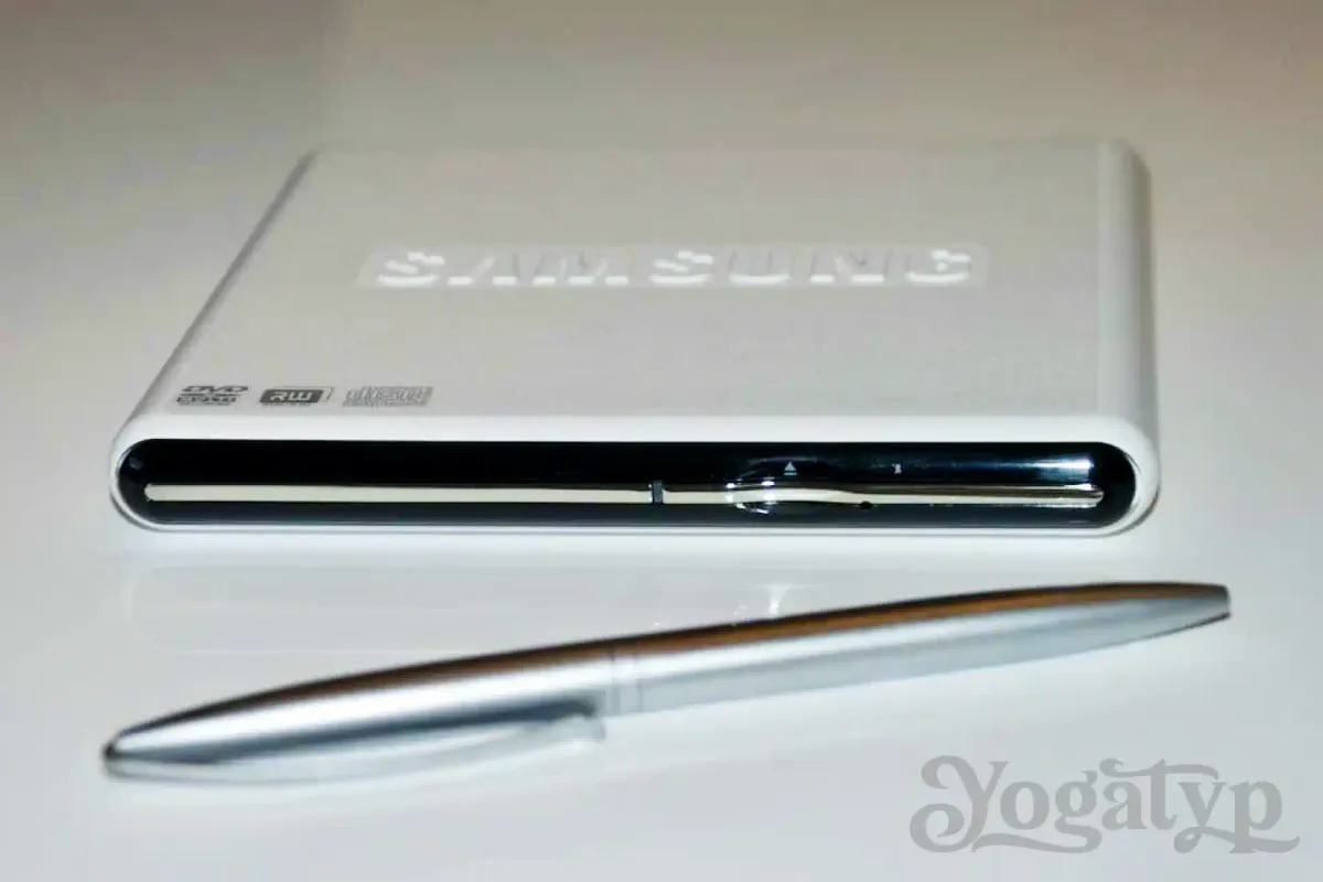 Fingerdicker externer DVD-Brenner für den mobilen Computerfreund: Der Samsung SE-S084D